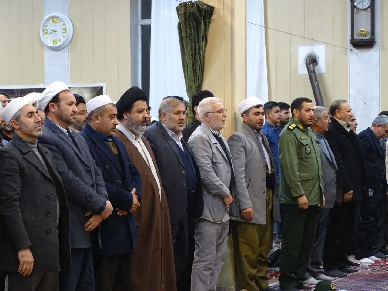 آیین گرامیداشت سومین سالگرد شهادت سردار شهید حاج‌ قاسم سلیمانی با حضور حاج نقی کریمی همرزم شهید حاج قاسم سلیمانی مسئولین و اقشار مختلف مردم / مسجد روستای دانالوی کوچک