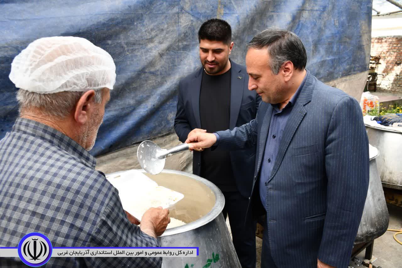 آغاز توزیع غذای نذری در دهه اول محرم با حضور مسئولان شهرستان ماکو