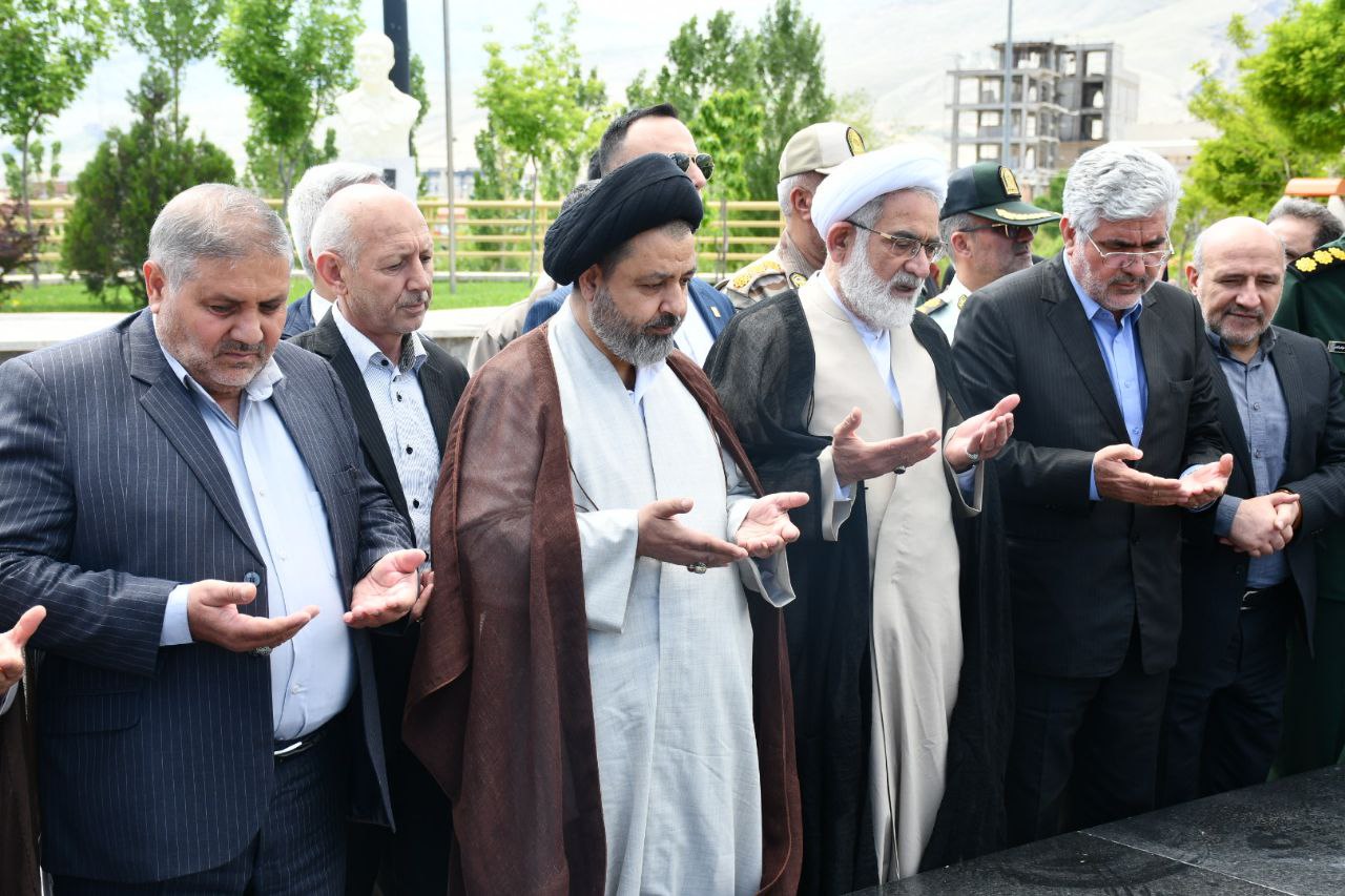ادای احترام حجت الاسلام والمسلمین محمد جعفر منتظری دادستان کل کشور به مقام شامخ شهدای شهرستان ماکو