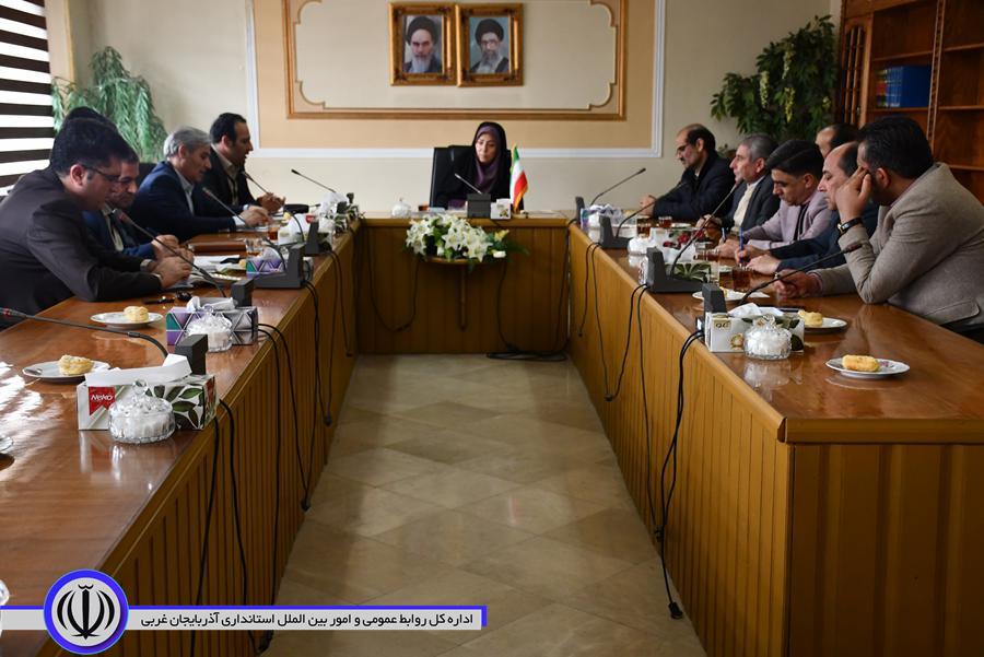 مطالعه و کتابخوانی یک راه کم هزینه و موثر در افزایش آگاهی مردم است