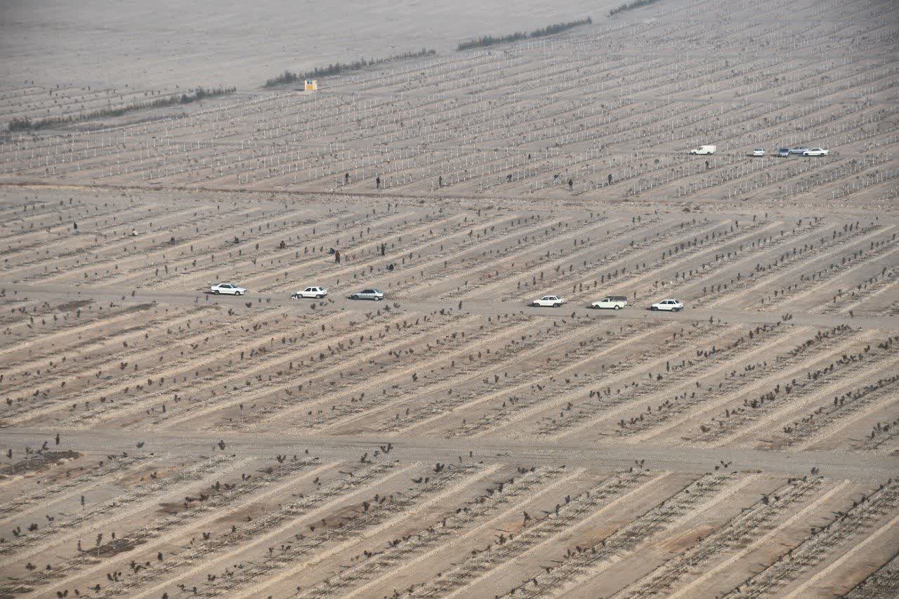 بازدید مسئولان ملی و استانی از باغ هوشمند 2هزار هکتاری منطقه آزاد ماکو