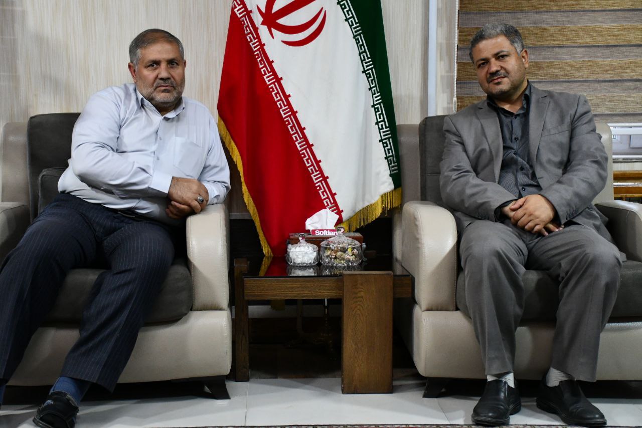 دیدار حسین جنگجو تهیه کننده صدا و سیمای استان آذربایجان غربی با نادر کاظمی در خصوص تهیه گزارش از حوزه های اقتصادی و گردشگری شهرستان برای پخش در برنامه (( سحرخیز ))