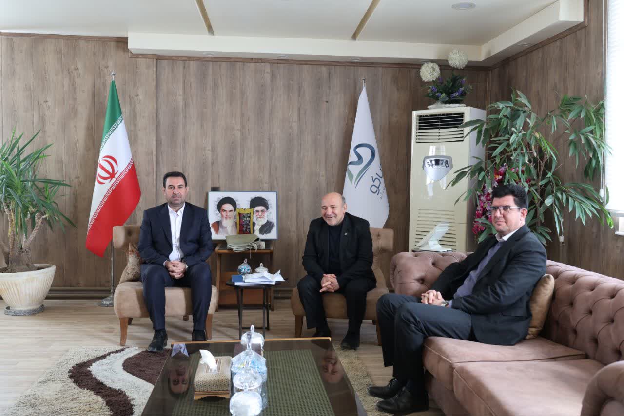 نشست مشترک فرمانداران شهرستان‌های ماکو و شوط با مدیرعامل سازمان منطقه آزاد تجاری و صنعتی ماکو برگزار شد.