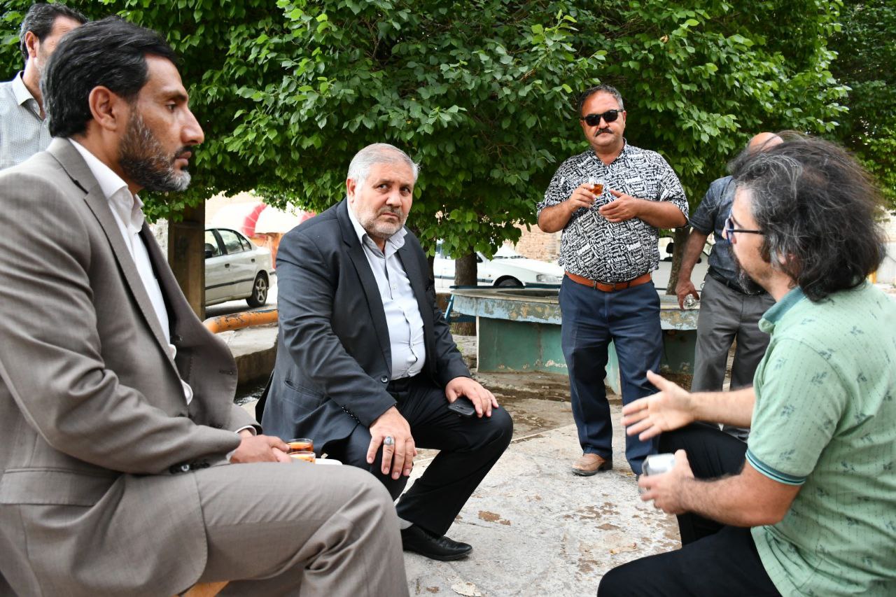 دیدار صمیمی نادر کاظمی فرماندار شهرستان ماکو با مردم خونگرم روستای رند از توابع بخش مرکزی جهت‌ بررسی مسائل و مشکلات روستا