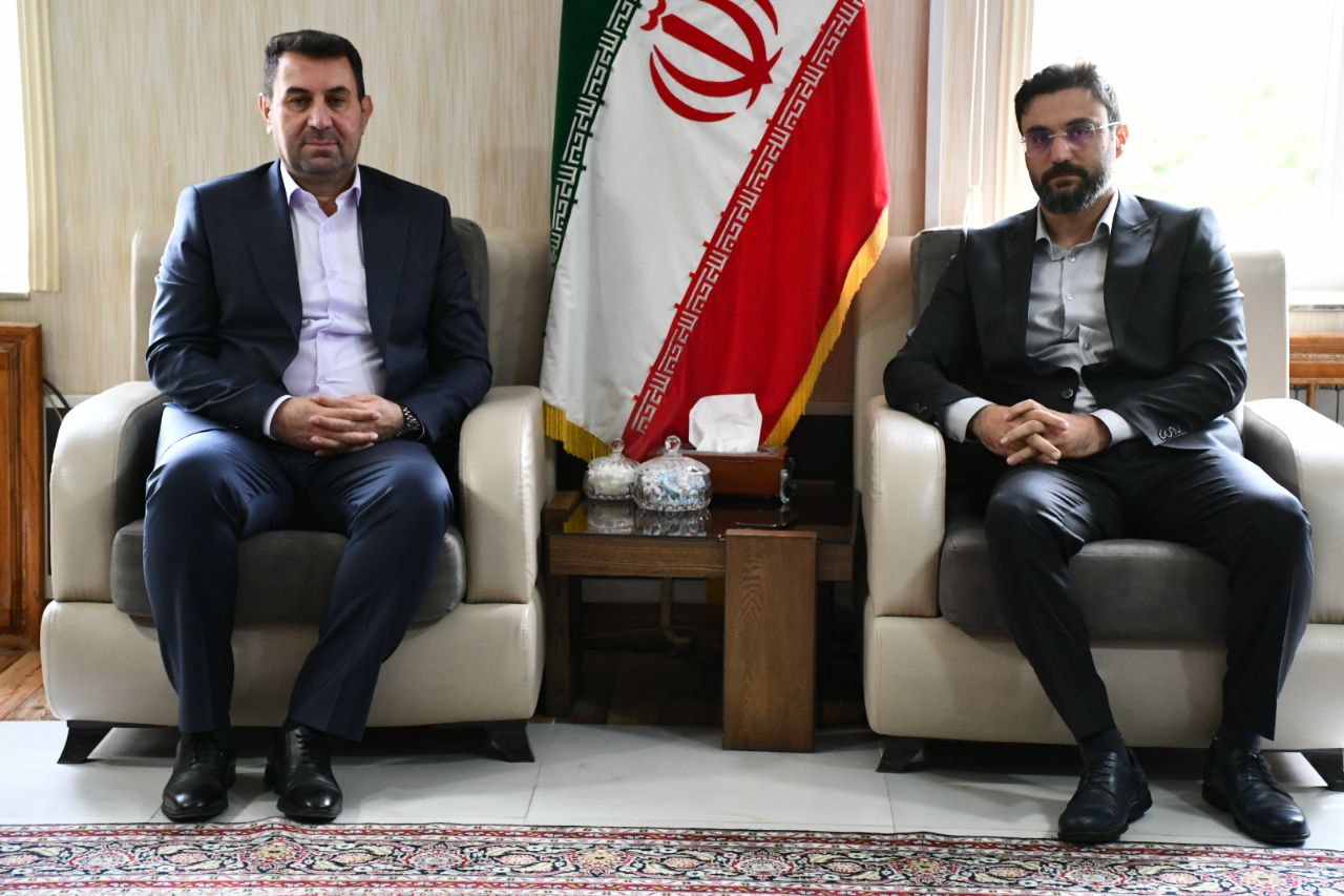 دیدار علیزاده مالک اوریادمال و تورک مال ارومیه و خیر مدرسه ساز با رامین موحدی فرماندار شهرستان ماکو