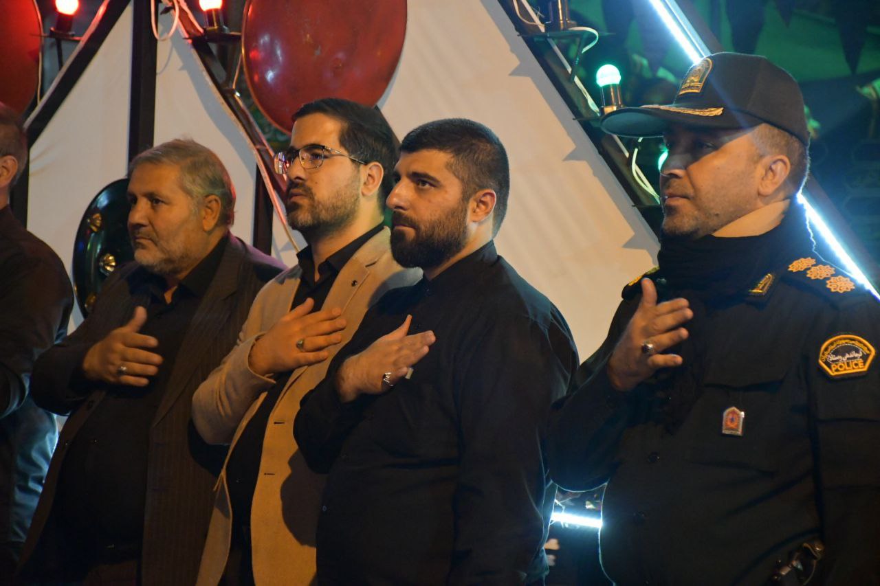 نادر کاظمی فرماندار شهرستان ماکو به همراه دادستان ، جانشین دادستان و فرمانده انتظامی شهرستان با حضور در جمع عزاداران  عاشقان حضرت ابوالفضل العباس (ع) قره کورپی به عزاداری سید و سالار شهیدان پرداختند