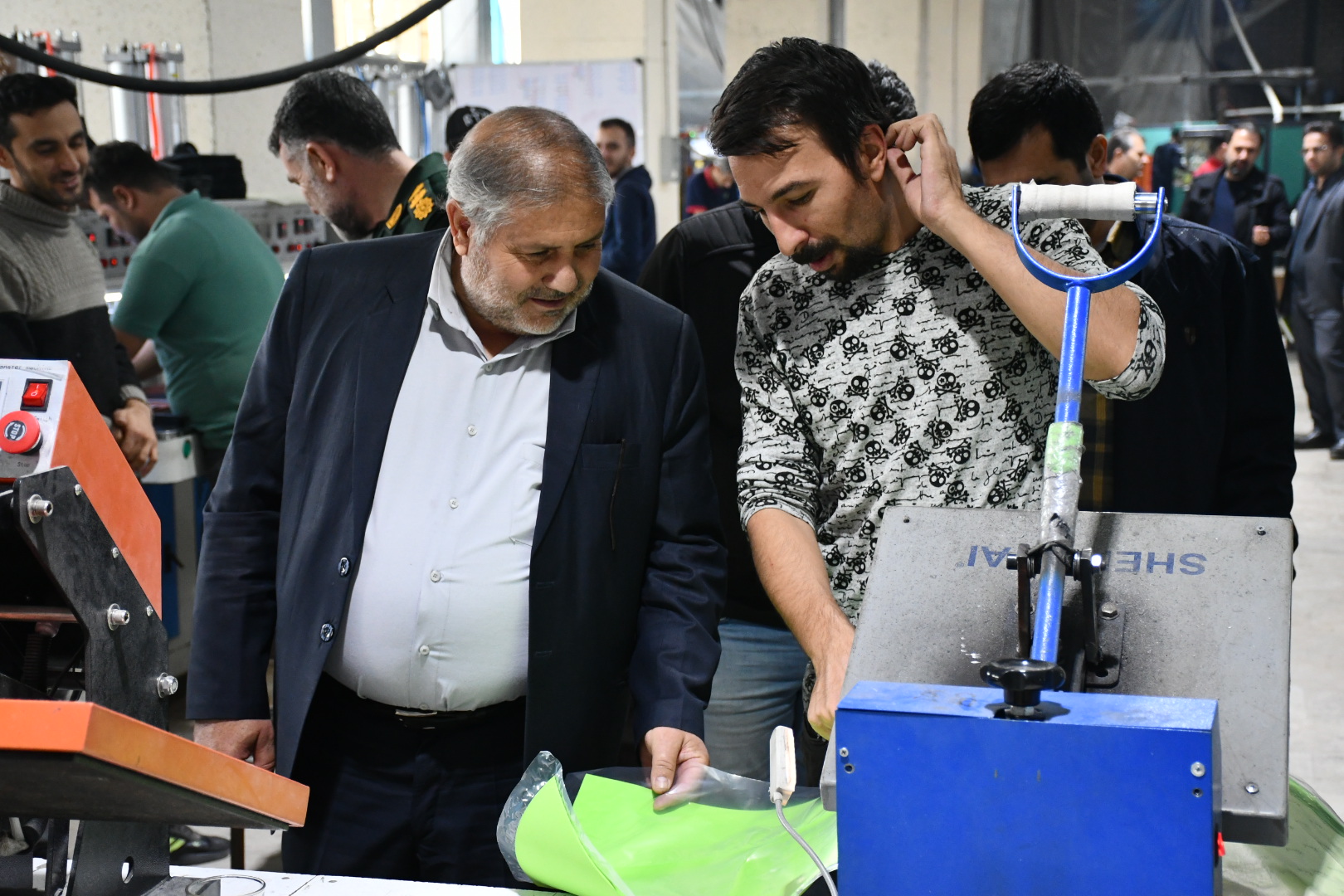 بازدید نادر کاظمی فرماندار شهرستان ماکو از واحدهای صنعتی نیمه فعال و راکد در شهرک صنعتی ماکو