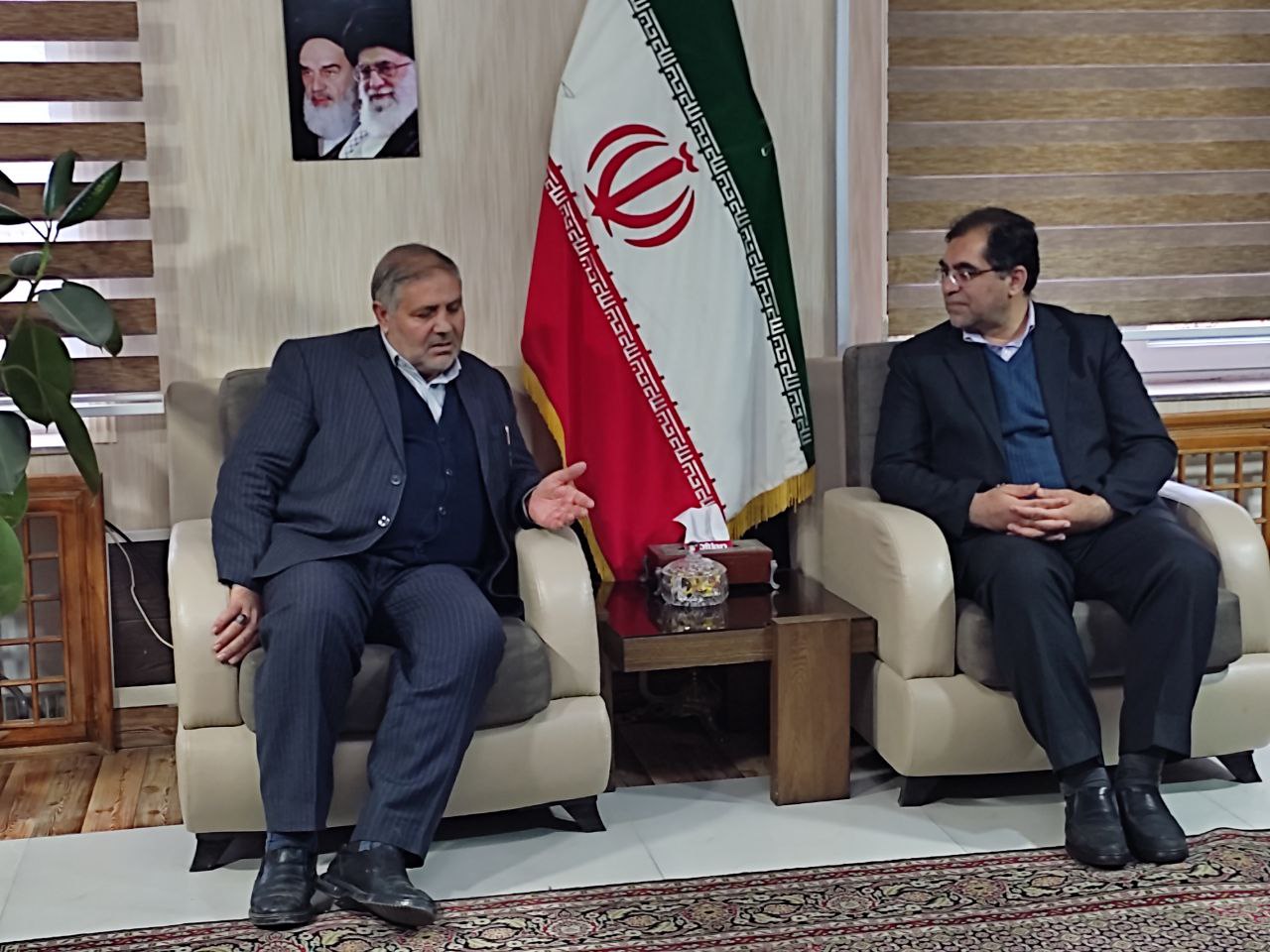 دیدار دکتر رسول خداویردی وند کشتیبان رئیس دانشگاه فنی و حرفه‌ای استان آذربایجان غربی با نادر کاظمی فرماندار شهرستان ماکو