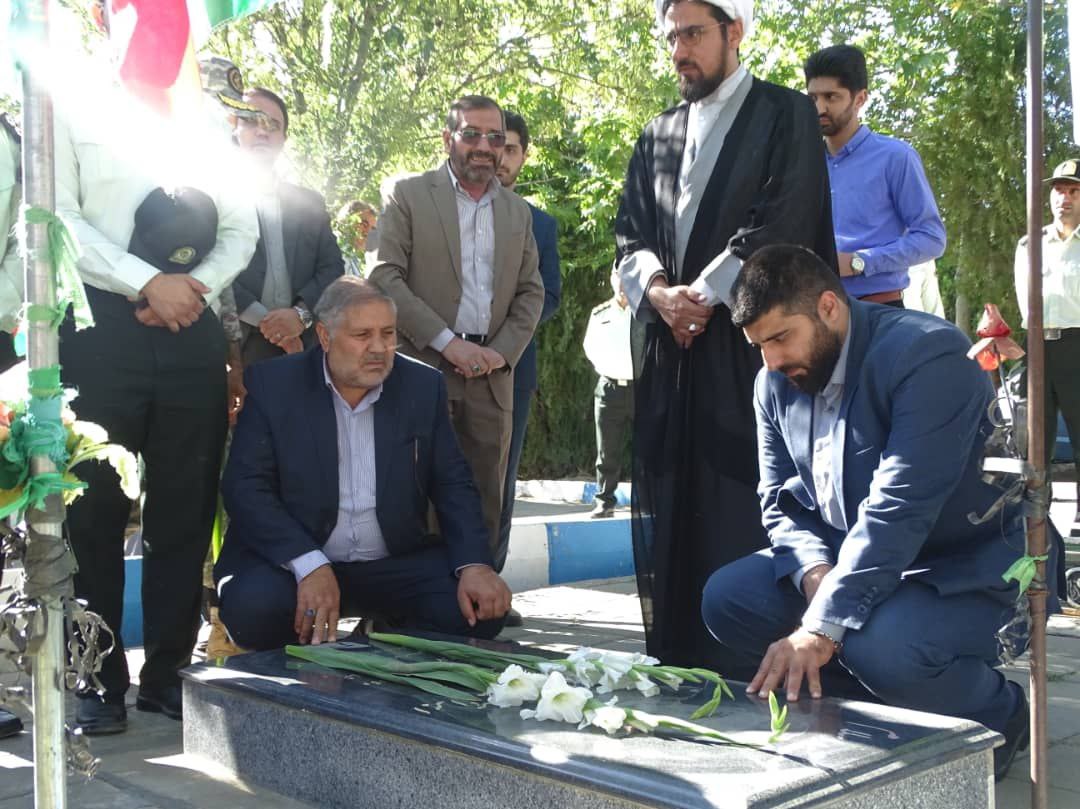 مراسم غبار روبی مزار مطهر شهدا و یادمان شهدای گمنام