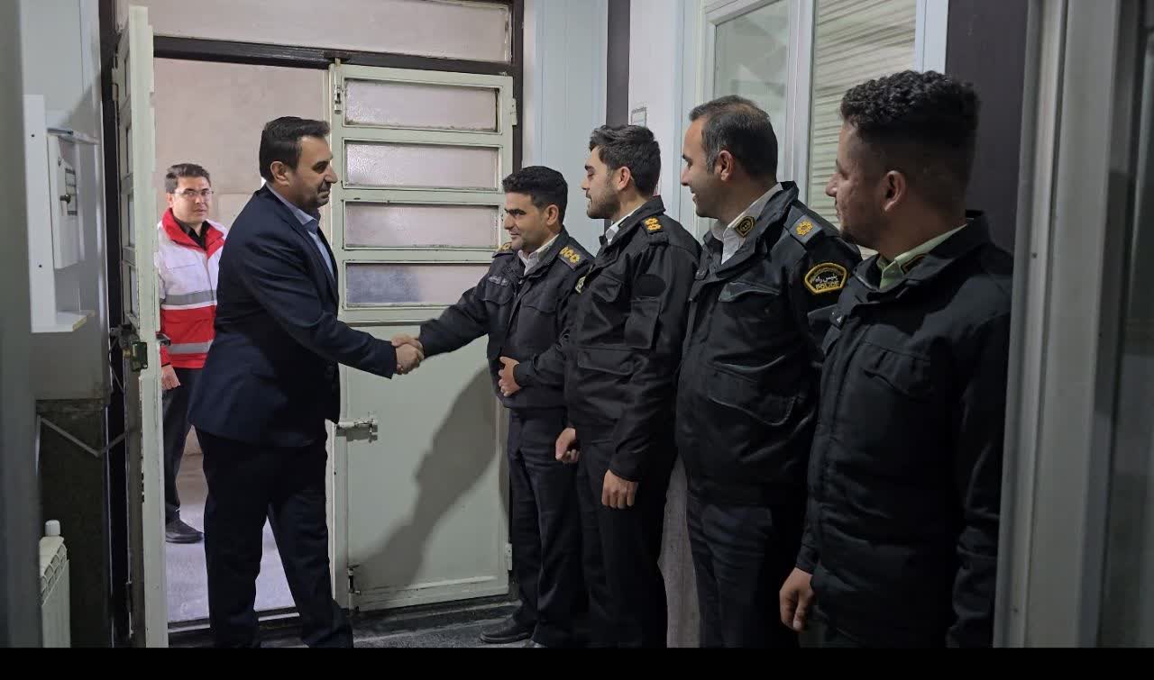 حضور فرماندار شهرستان ماکو در پلیس راه شهرستان ماکو و قدردانی از فداکاریهای نیروهای پلیس راه