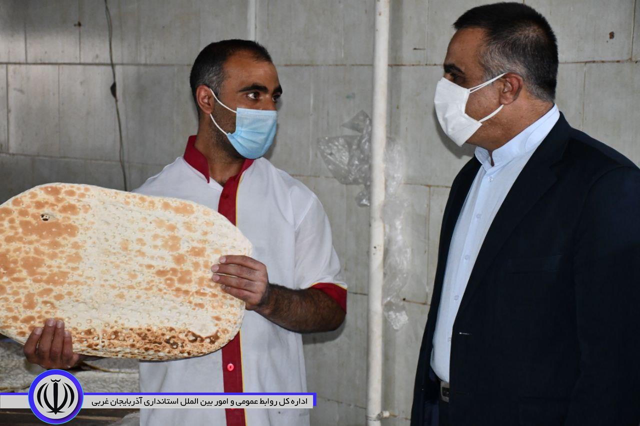 بازدید محمدی ایروانلو فرماندار شهرستان ماکو از نانوایی های سطح شهر جهت نظارت بر پخت نان شیفت بعد از ظهر