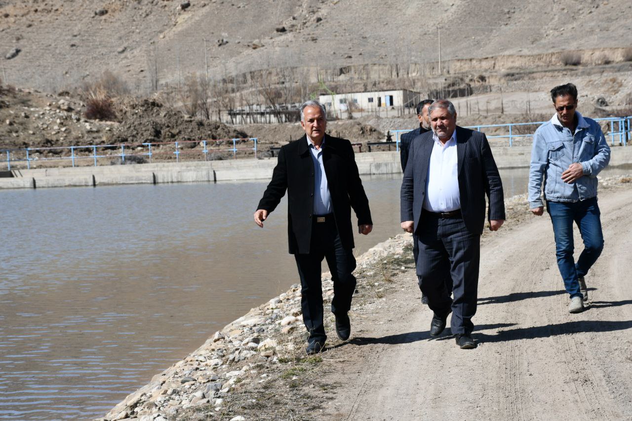 با پیگیری های نادر کاظمی فرماندار شهرستان ماکو حوضچه آب روستای باشکند توسط امور آب لایروبی و جهت انتقال آب به تصفیه خانه شماره دو در اختیار آب و فاضلاب شهرستان قرار گرفت