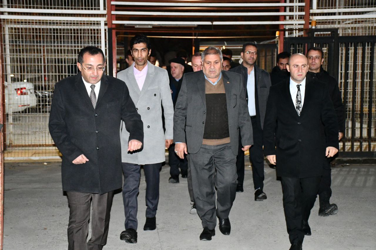بازدید نادر کاظمی فرماندار شهرستان ماکو و رئیس هیات ایرانی از عملیات عمرانی تعمیرات گمرک گوربلاغ ترکیه جهت پیگیری مشکلات رانندگان ایرانی