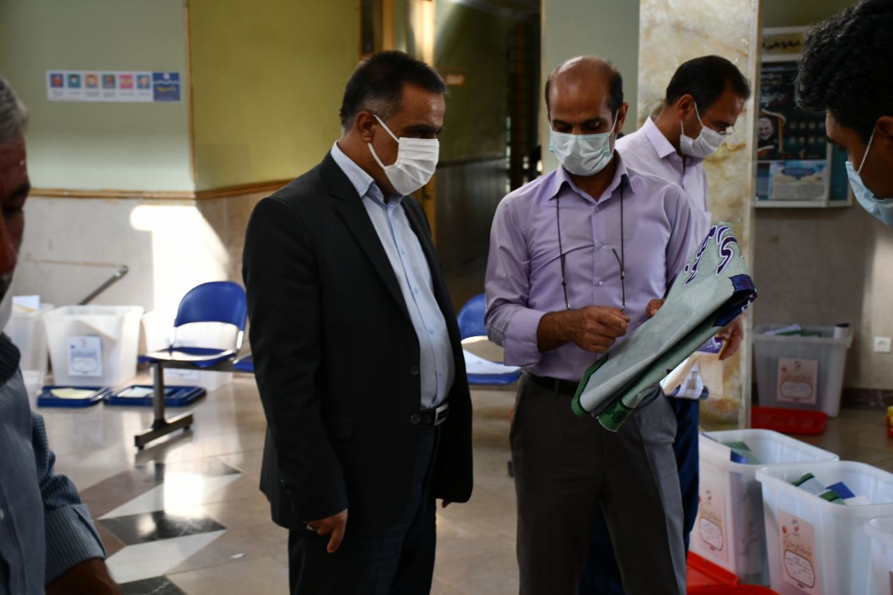 بازدید محمدی ایروانلو فرماندار و رئیس ستاد انتخابات شهرستان ماکو از محل آماده سازی صندوق های شعب اخذ رای سیزدهمین دوره انتخابات ریاست جمهوری و ششمین دوره شوراهای اسلامی شهر و روستا