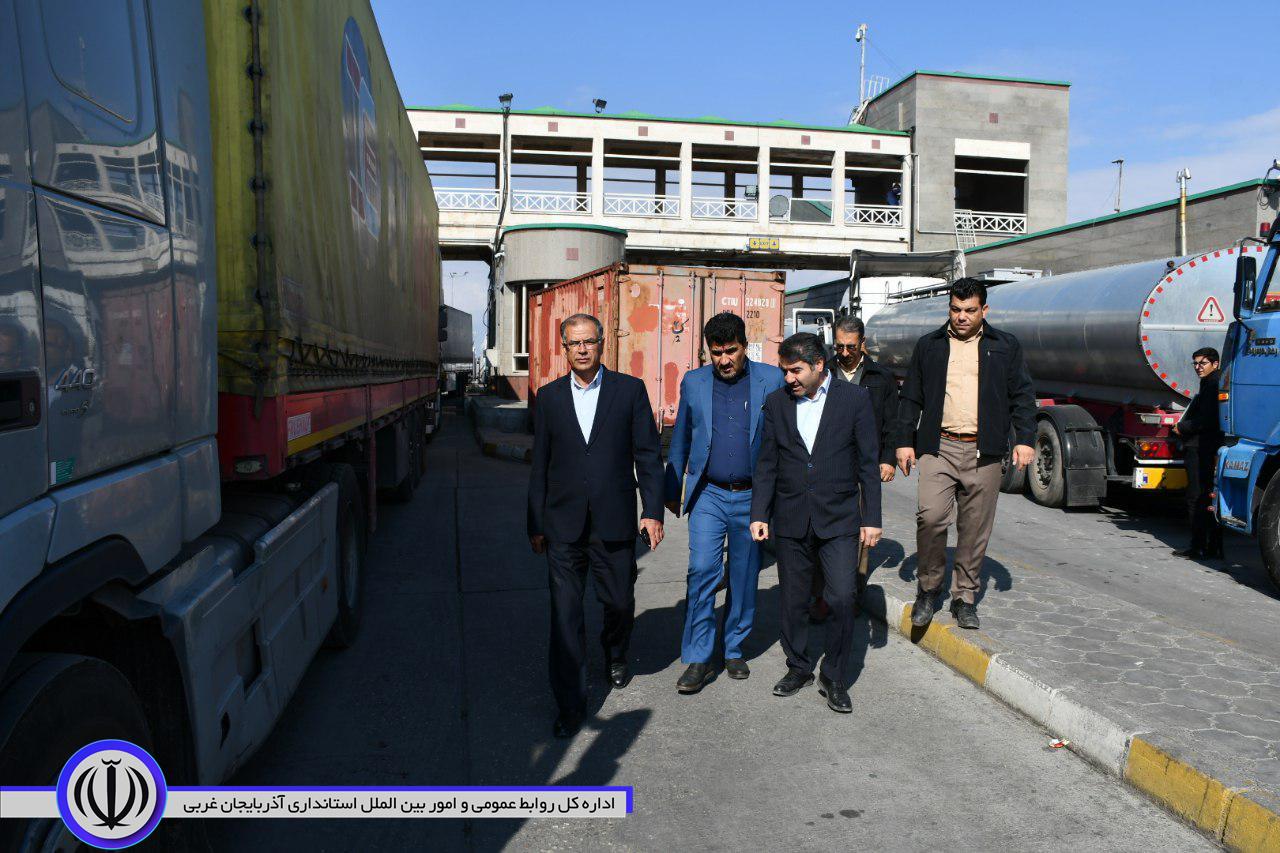 بازدید فرماندار شهرستان ماکو بهمراه مدیر کل دفتر برنامه ریزی، نوسازی و تحول اداری استانداری آذربایجان غربی از گمرک بازرگان