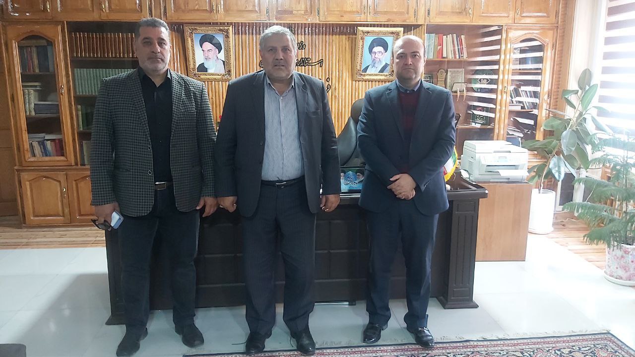 دیدار دکتر اسدالهی مدیرعامل مجمع فرهیختگان و پژوهشگران جوان استان آذربایجان غربی با نادر کاظمی فرماندار شهرستان ماکو