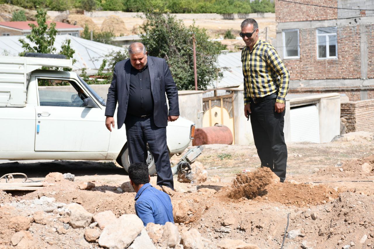 بازدید نادر کاظمی فرماندار شهرستان ماکو از عملیات اجرایی احداث مدرسه 3 کلاسه خیرساز روستای کوسج