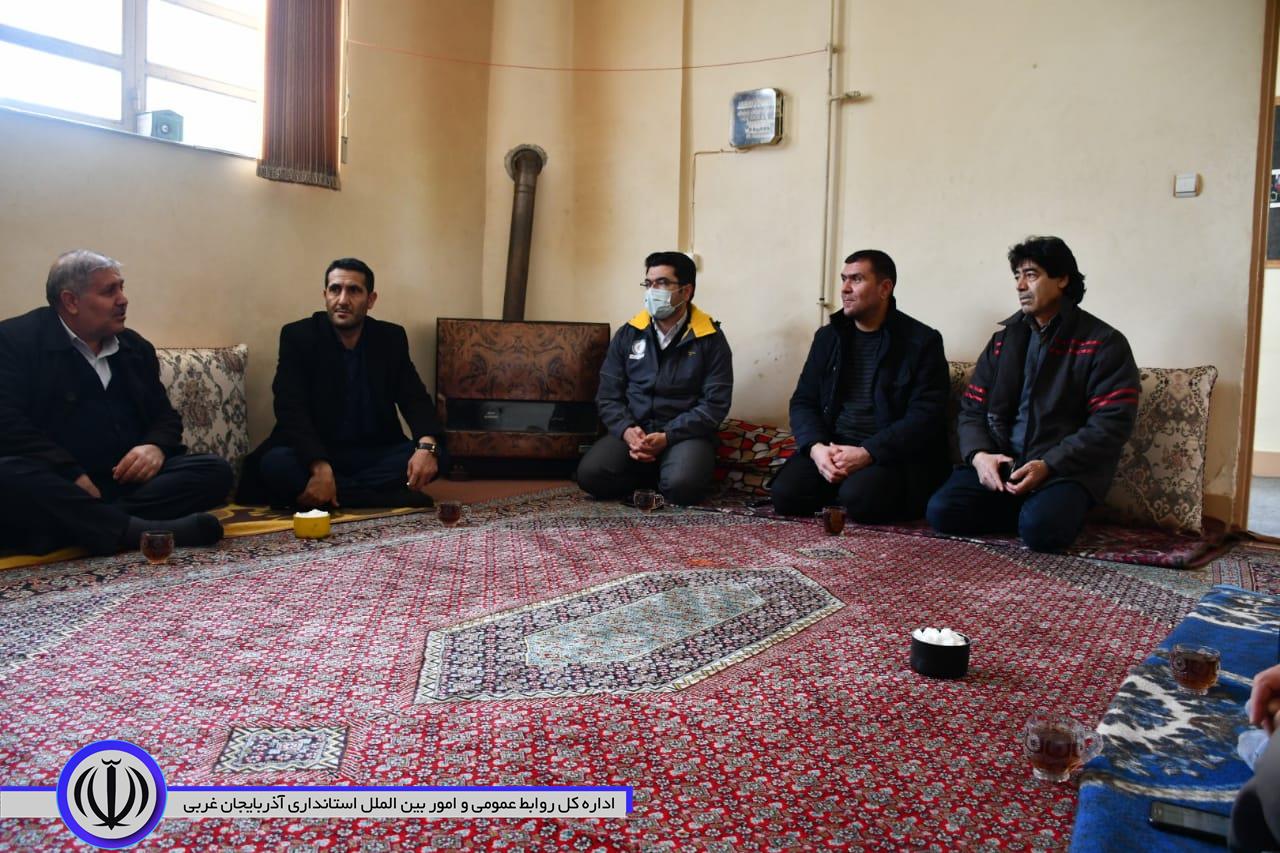 حضور  نادر کاظمی فرماندار شهرستان ماکو در محل ساختمان آتش نشانی و خدمات ایمنی شهر بازرگان و بررسی میزان آمادگی آنها در شرایط بحرانی و همچین وقوع حوادث احتمالی