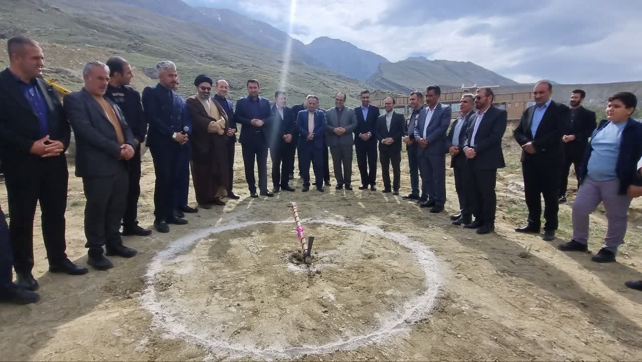 کلنگ‌ احداث مدرسه 6 کلاسه در روستای باغچه‌جوق ماکو به زمین زده شد.