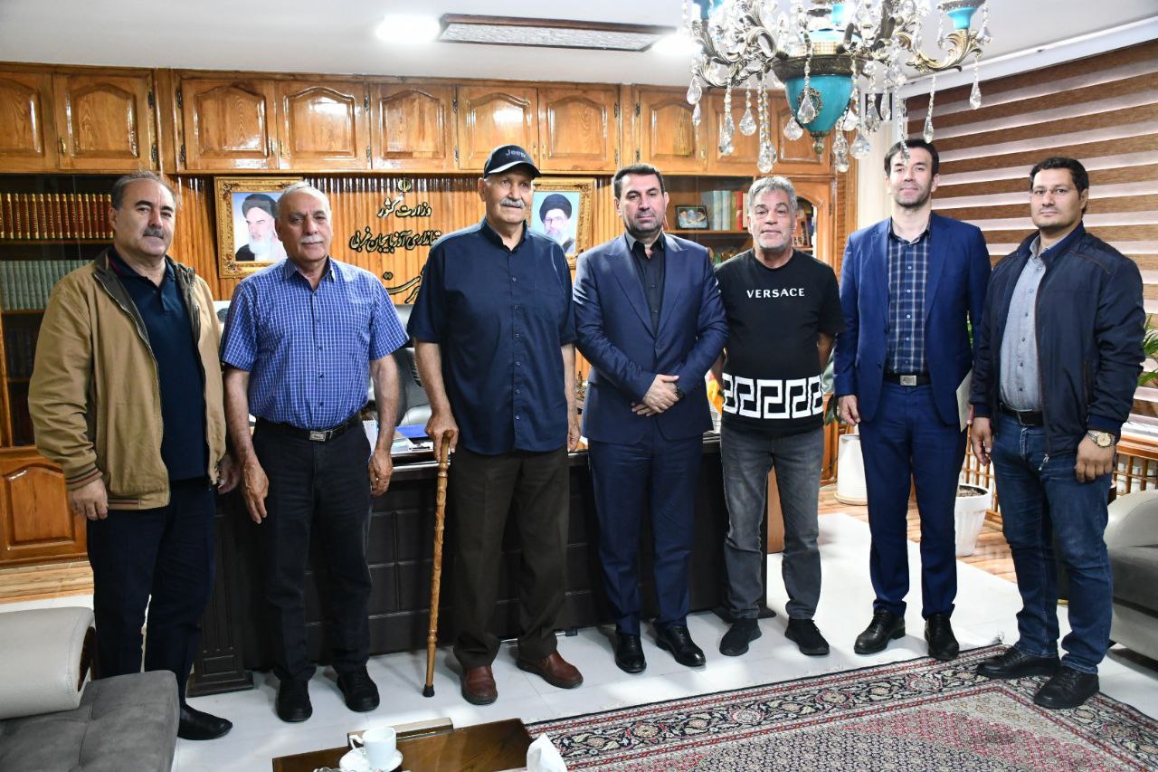 دیدار استاد حمید حقی پیشکسوت و شناسنامه ورزش ماکو به همراه هیئت والیبال با رامین موحدی فرماندار شهرستان ماکو