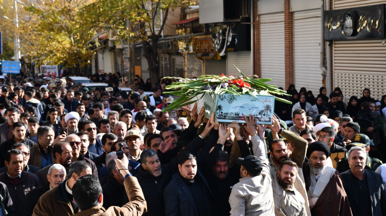 حضور باشکوه مردم ماکو در تشییع شهید گمنام؛ جلوهای از وفاق و پاسداشت ارزشهای انقلاب