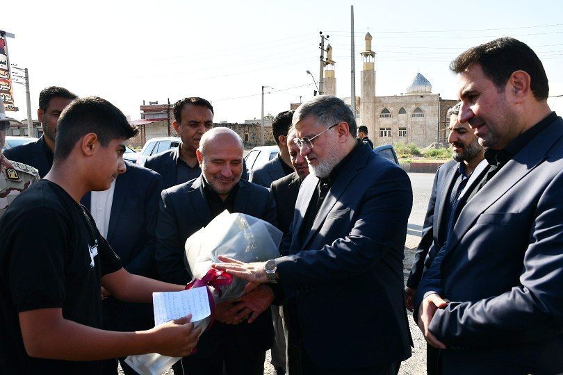 با استقبال گرم مسئولین محمد صادق معتمدیان استاندار آذربایجان غربی وارد شهرستان ماکو شد