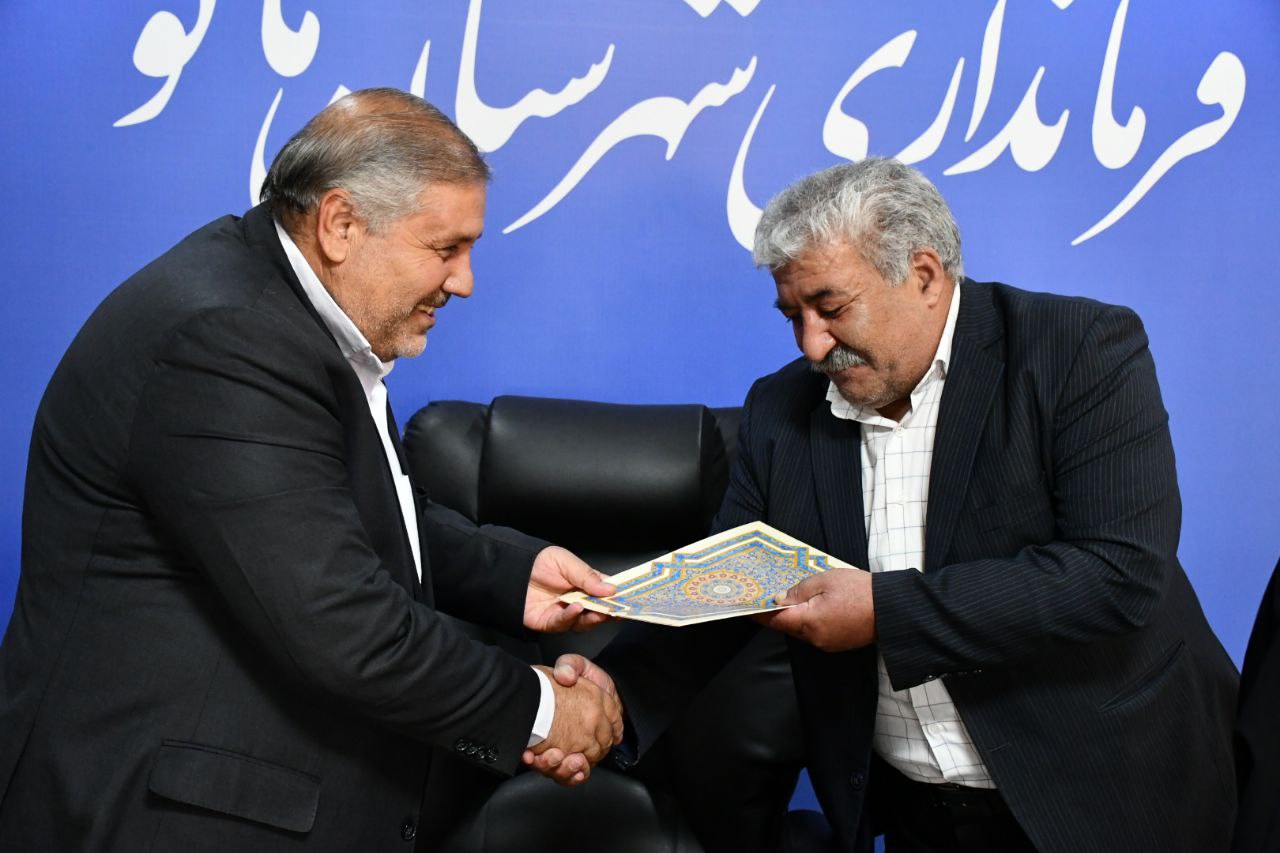 دیدار نادر کاظمی فرماندار شهرستان ماکو با اهل قلم به مناسبت روز قلم و تجلیل از نویسندگان