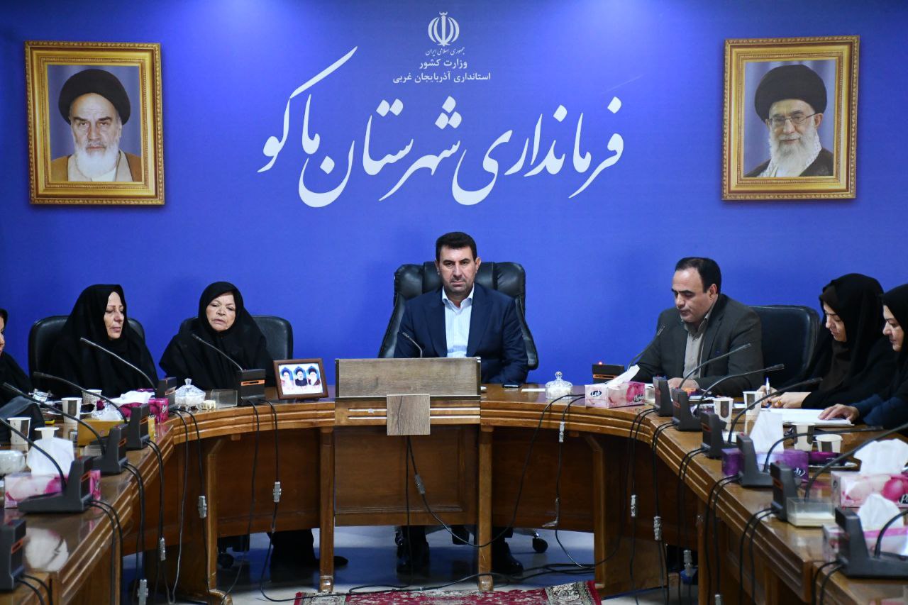 بانوان به عنوان معتمدین و متنفذین حوزه خواهران در بین مردم حضور یافته و در خانواده ها و اجتماع اهمیت حضور در انتخابات را تبیین نمایند