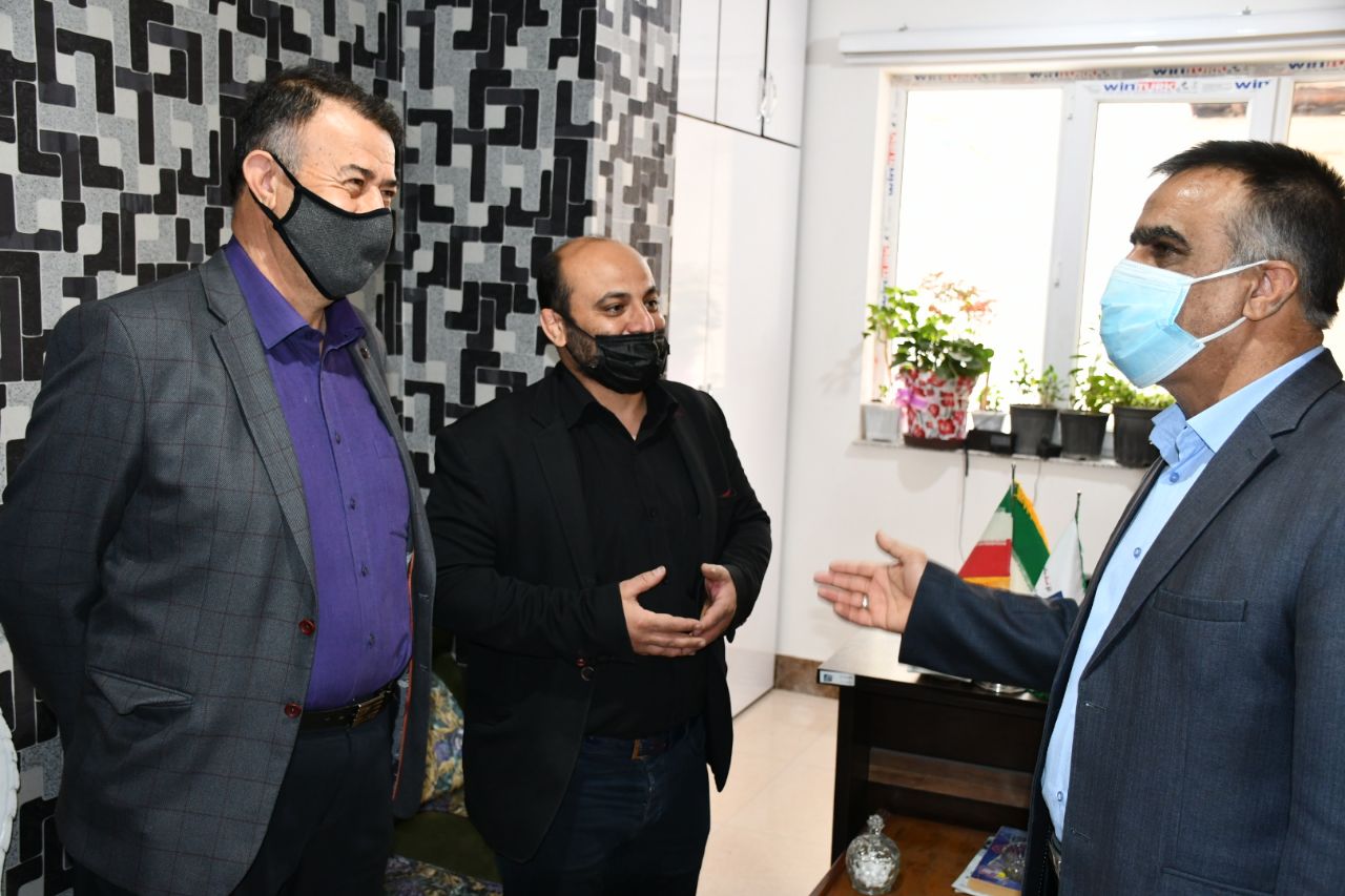 بازدید محمدی ایروانلو فرماندار شهرستان ماکو به اتفاق رئیس اداره صمت از اتاق اصناف شهرستان