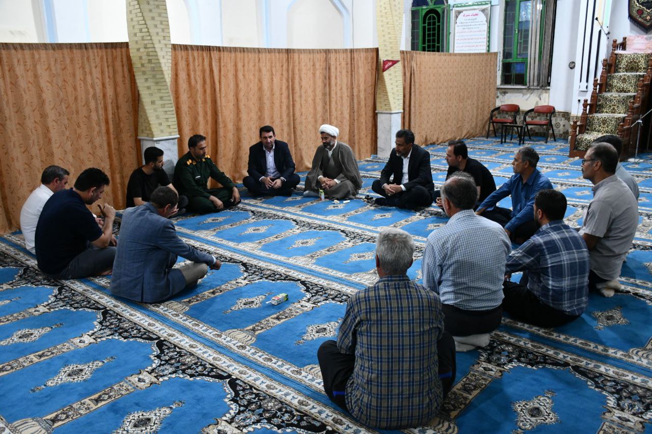دیدار رامین موحدی فرماندار شهرستان ماکو با جمعی از مردم روستای قره تپه جهت بررسی مسائل و مشکلات