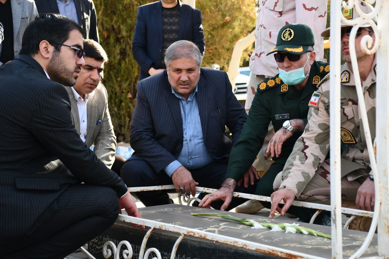 مزار شهدا شهرستان ماکو غباروبی و عطر افشانی شد