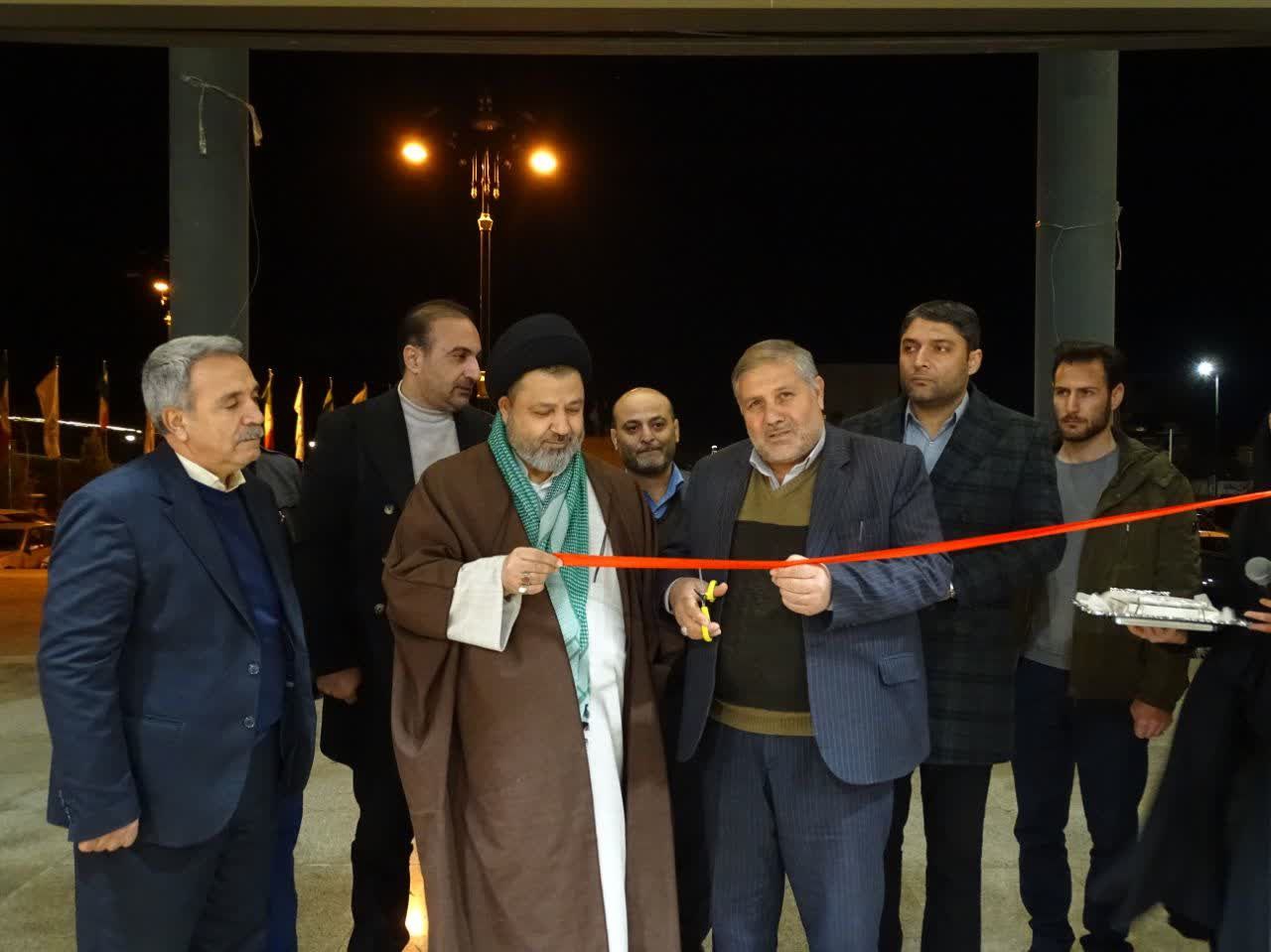 نمایشگاه مبل و لوستر با حضور نادر کاظمی فرماندار شهرستان ماکو ، حجت الاسلام هاشمی امام جمعه و مسئولین در نمایشگاه بین‌المللی منطقه آزاد ماکو افتتاح شد