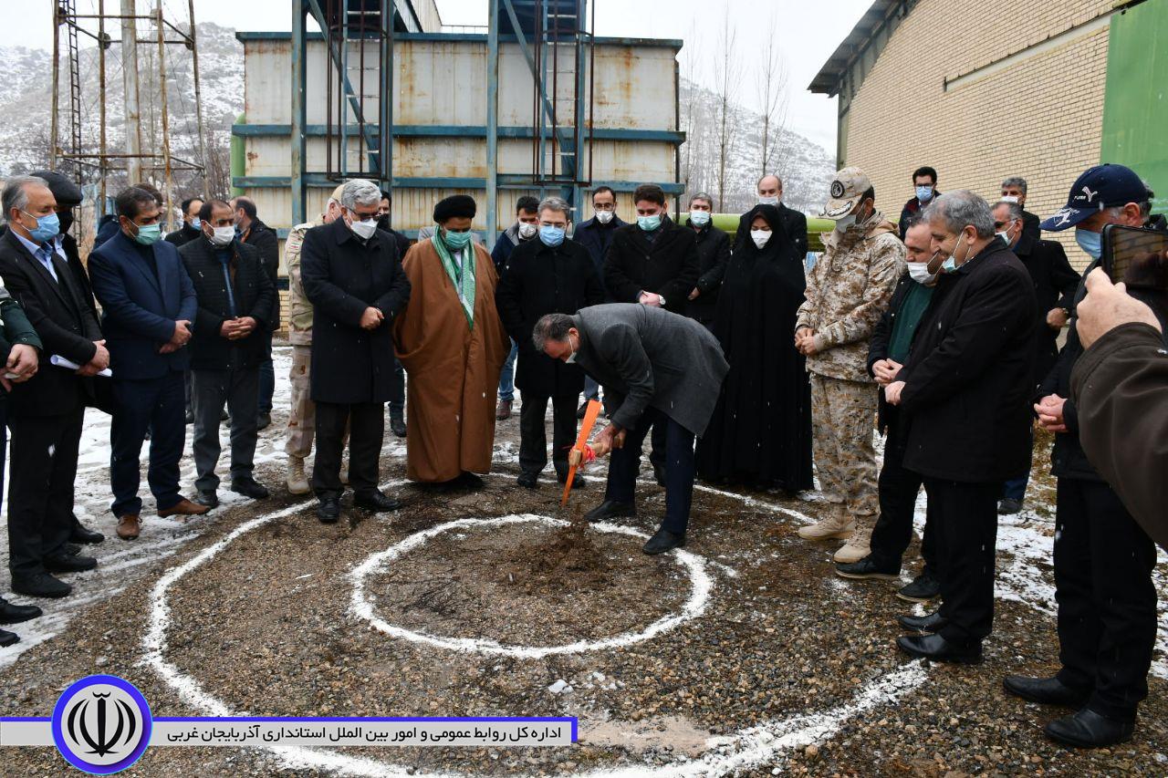 آیین کلنگزنی خط انتقال دوم آب خام از تصفیهخانه شماره یک به تصفیهخانه شماره 2 ماکو و عملیات اجرایی شبکه داخلی پروژه فاضلاب ماکو