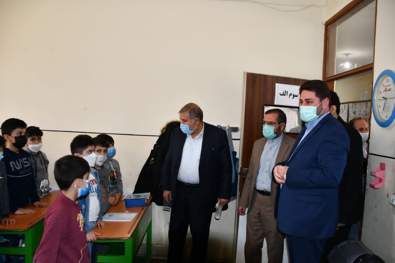 بازدید نادر کاظمی فرماندار شهرستان ماکو بهمراه دادستان عمومی و انقلاب و تعدادی از مسئولین ادارات ذیربط از مدارس