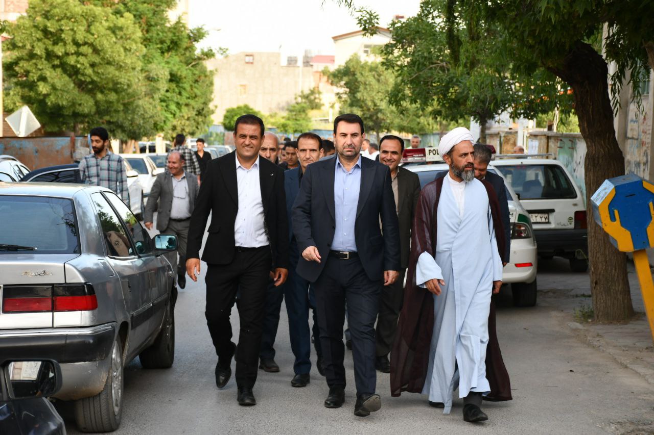 بازدید میدانی رامین موحدی فرماندار شهرستان ماکو به همراه مسئولین ادارات خدمات‌رسان از شهر مرزی بازرگان جهت بررسی مسائل و مشکلات