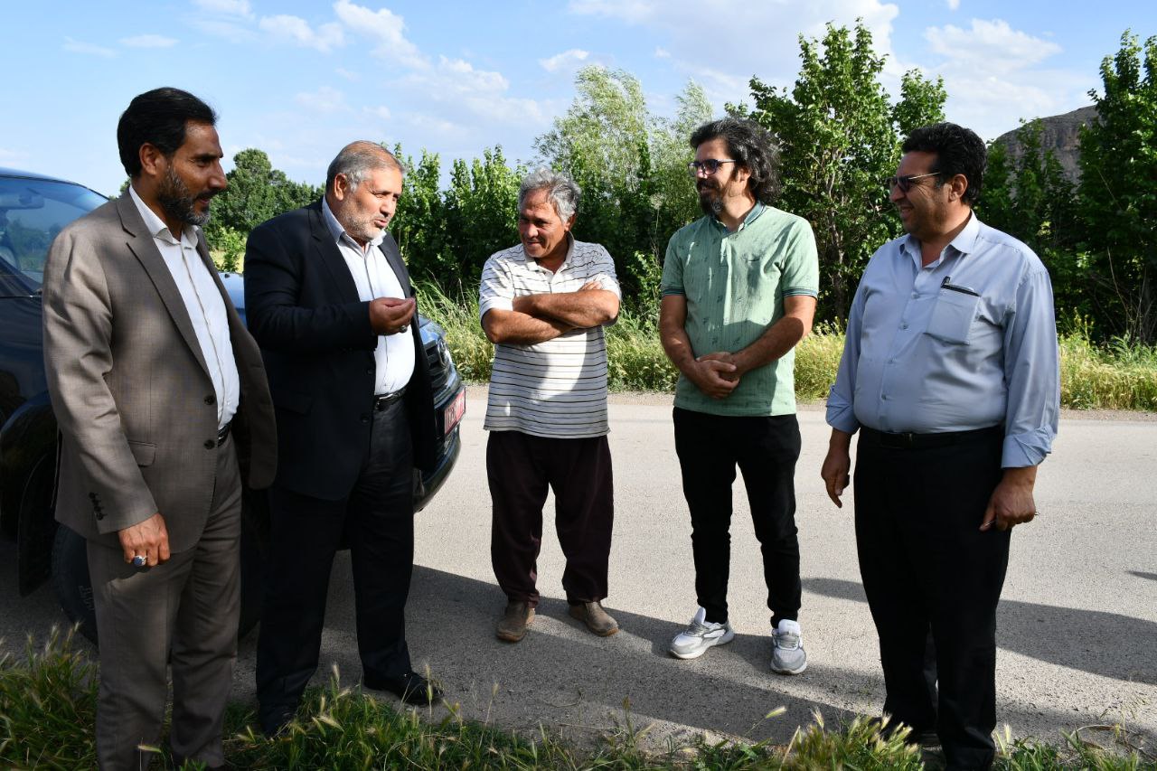 بازدید فرماندار ماکو از زمین اهدایی خانواده محترم شهید معزز جعفر صادق پام برای احداث پایگاه فوریتهای پزشکی در روستای رند