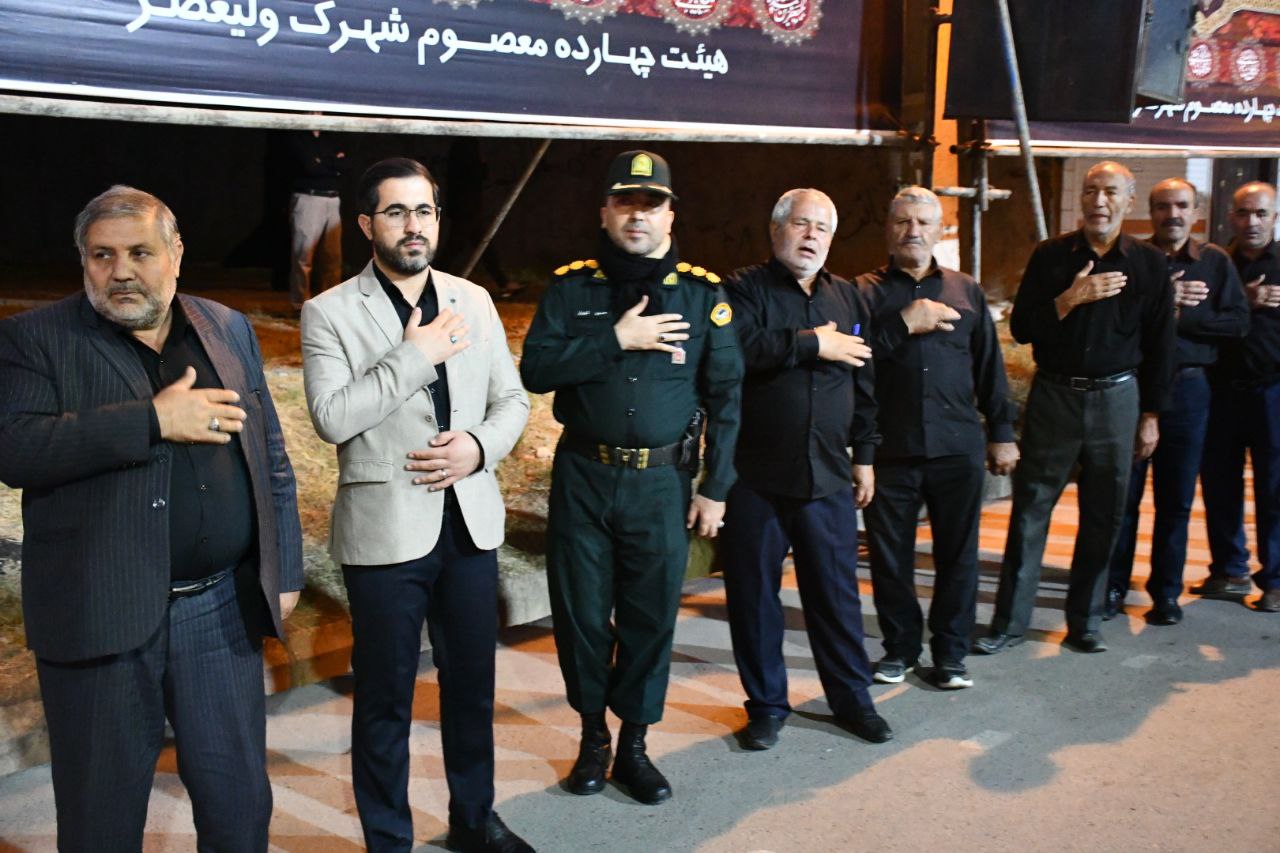 نادر کاظمی فرماندار شهرستان ماکو به همراه دادستان و فرمانده انتظامی شهرستان با حضور در جمع عزاداران هیئت عزاداری چهارده معصوم شهرک ولیعصر ماکو به عزاداری سید و سالار شهیدان پرداختند
