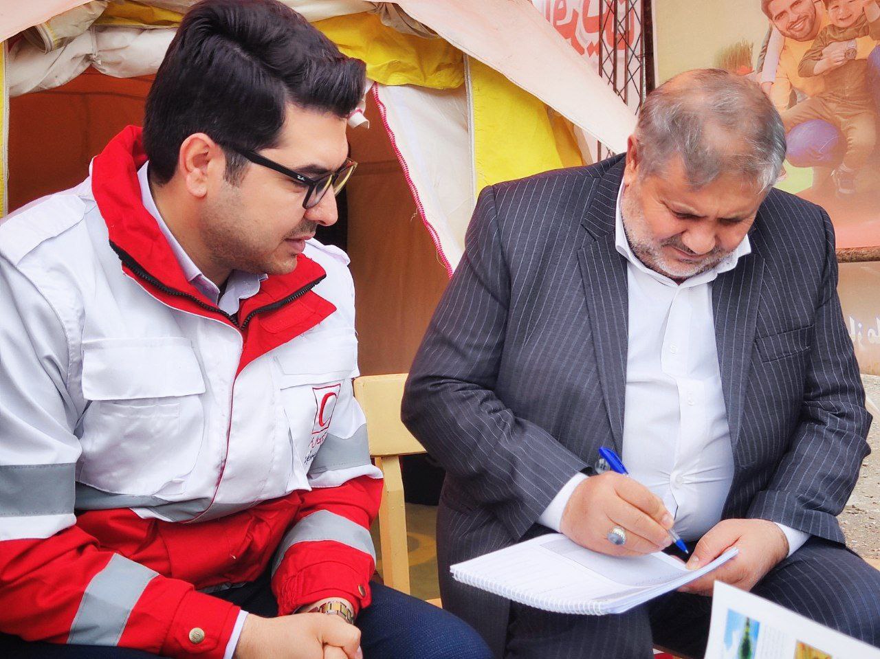 دیدار نوروزی نادر کاظمی فرماندار شهرستان ماکو به همراه امام جمعه و رئیس جمعیت هلال احمر از پست های نوروزی و امدادی سطح شهرستان ماکو جهت تبریک سال جدید