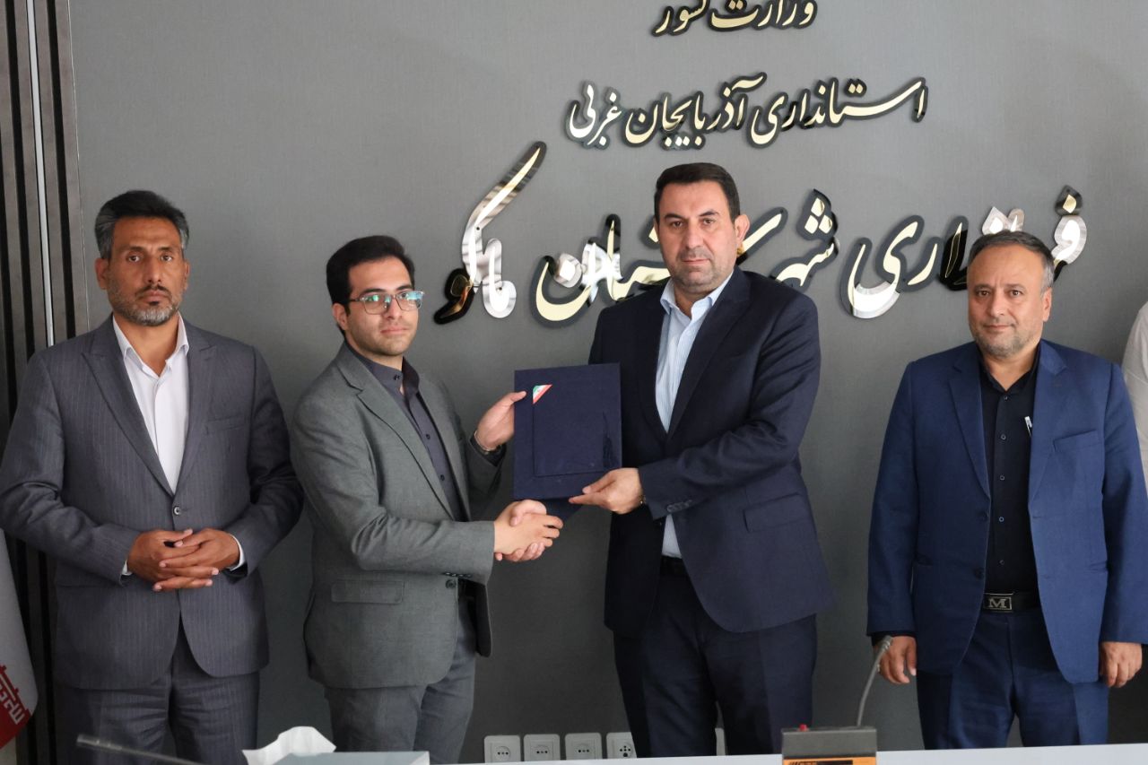 از دل خدمت تا تیتر حقیقت/ فرماندار ماکو از مدیر روابط عمومی قدردانی کرد