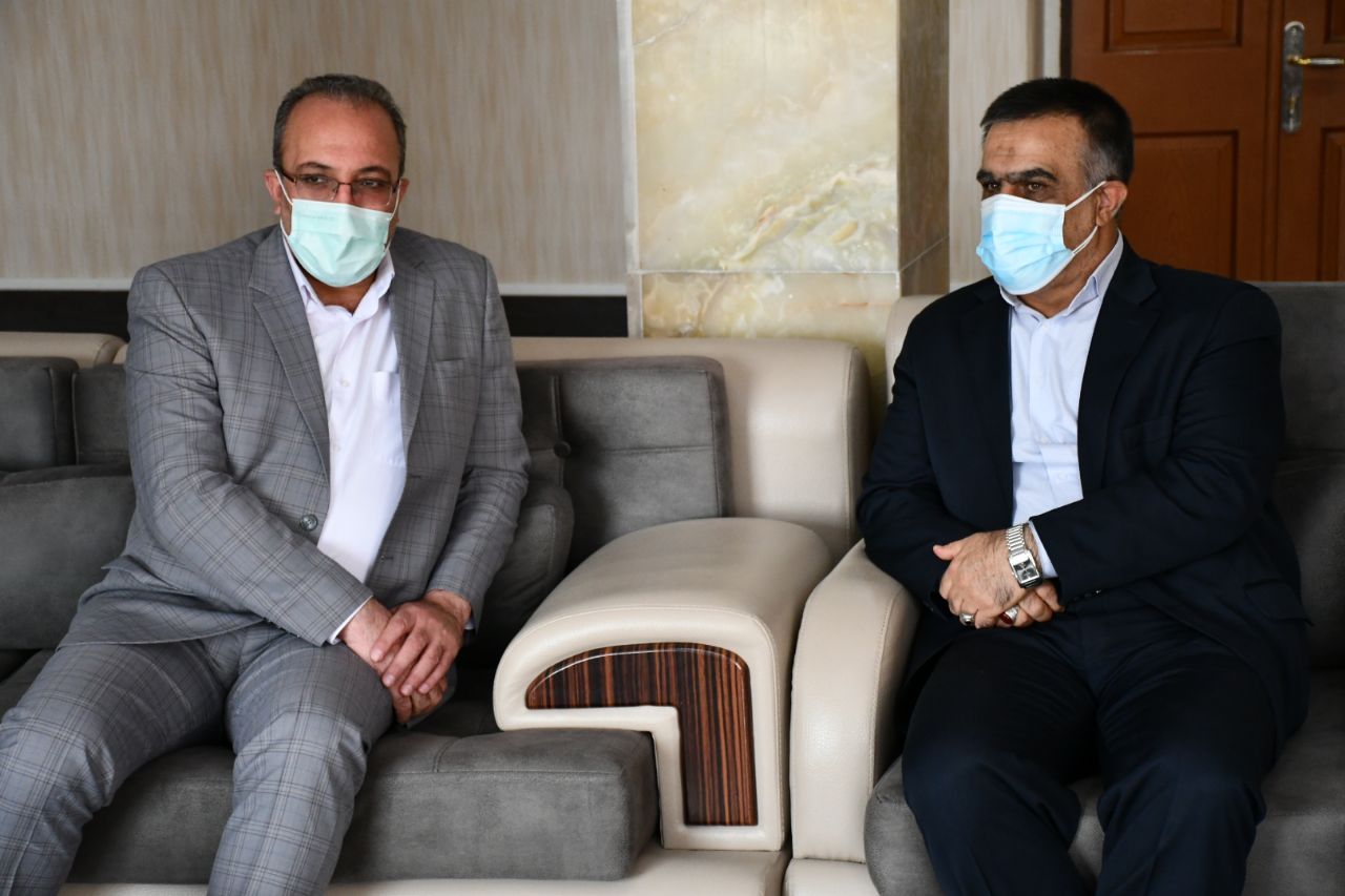 مدیرکل راهداری و حمل و نقل جاده ای استان آذربایجان غربی با حضور در فرمانداری شهرستان ماکو با محمدی ایروانلو فرماندار شهرستان دیدار و گفتگو نمودند .