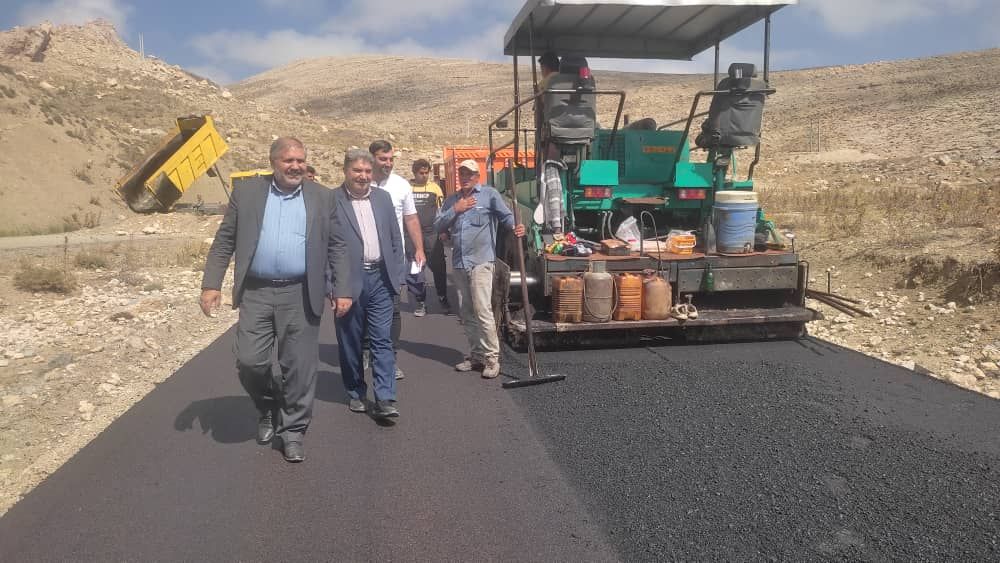 با پیگیری‌های نادر کاظمی فرماندار شهرستان ماکو راه روستای دیبک از توابع بخش مرکزی به طول 1100 متر با اعتبار 2 میلیارد تومان توسط راهداری و حمل و نقل جاده ای شهرستان آسفالت ریزی گردید