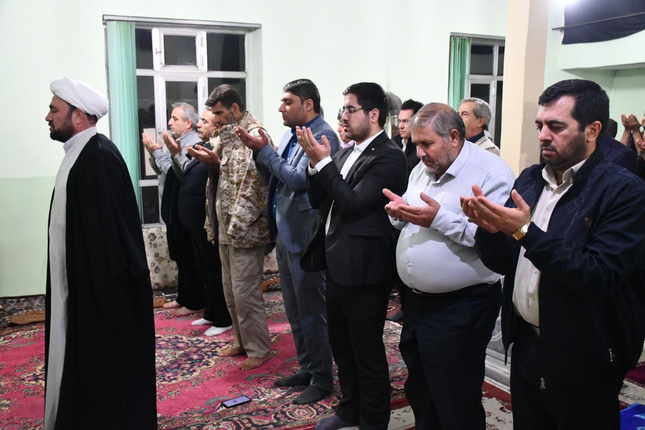 شرکت نادر کاظمی فرماندار شهرستان ماکو در نماز جماعت مغرب و عشا مسجد روستای بارون