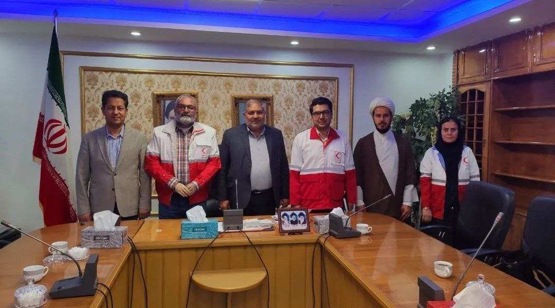 دیدار رئیس جمعیت هلال احمر شهرستان ماکو به همراه رابط فرهنگی و اعضای شورای اجرایی جمعیت هلال احمر با نادر کاظمی فرماندار شهرستان ماکو به مناسبت گرامیداشت هفته هلال احمر