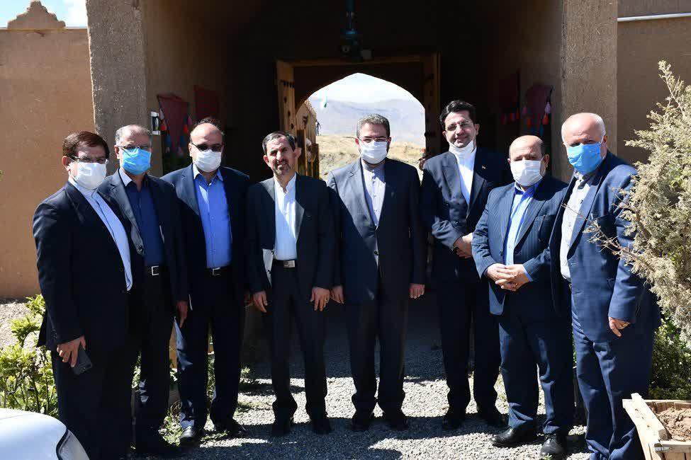 با استقبال فرماندار ماکو ، سید عباس موسوی، معاون وزیر و سخنگوی وزارت امور خارجه بهمراه معاون سیاسی ، امنیتی و اجتماعی استاندار وارد شهرستان ماکو شدند