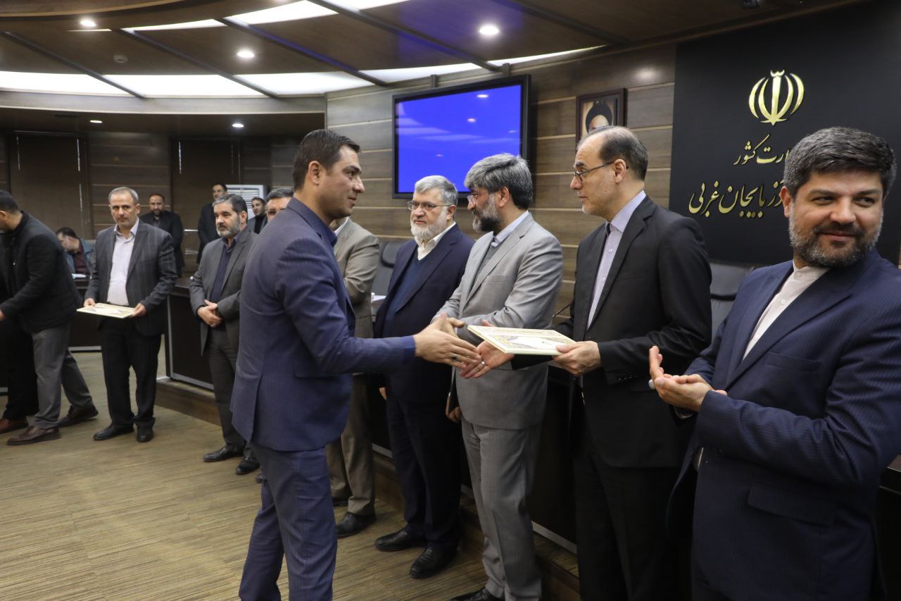 تجلیل از علی یوسفی ماکوئی شهردار ماکو در محضر استاندار آذربایجان غربی