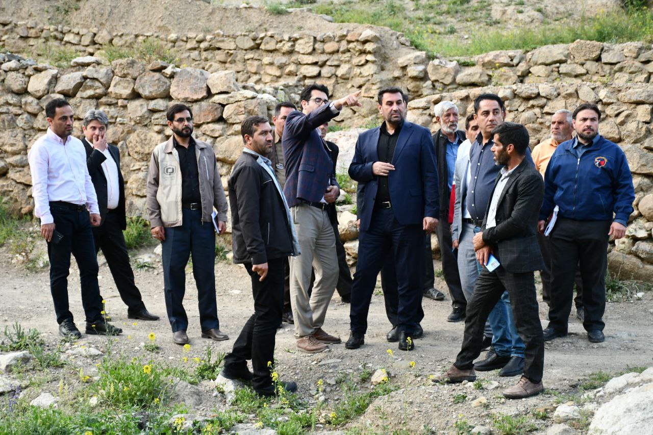 بازدید رامین موحدی فرماندار شهرستان ماکو از روستای ماراکمی از توابع بخش مرکزی جهت بررسی مسائل و مشکلات روستا