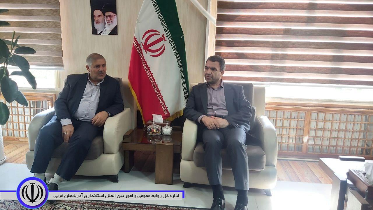 دیدار دکتر احمد محمدزاده معاون وزیر و رئیس مدارس غیردولتی و مراکز آموزشی و توسعه مشارکت های مردمی به همراه دکتر جواد جنگی مدیرکل آموزش و پرورش استان آذربایجان غربی با نادر کاظمی فرماندار شهرستان ماکو