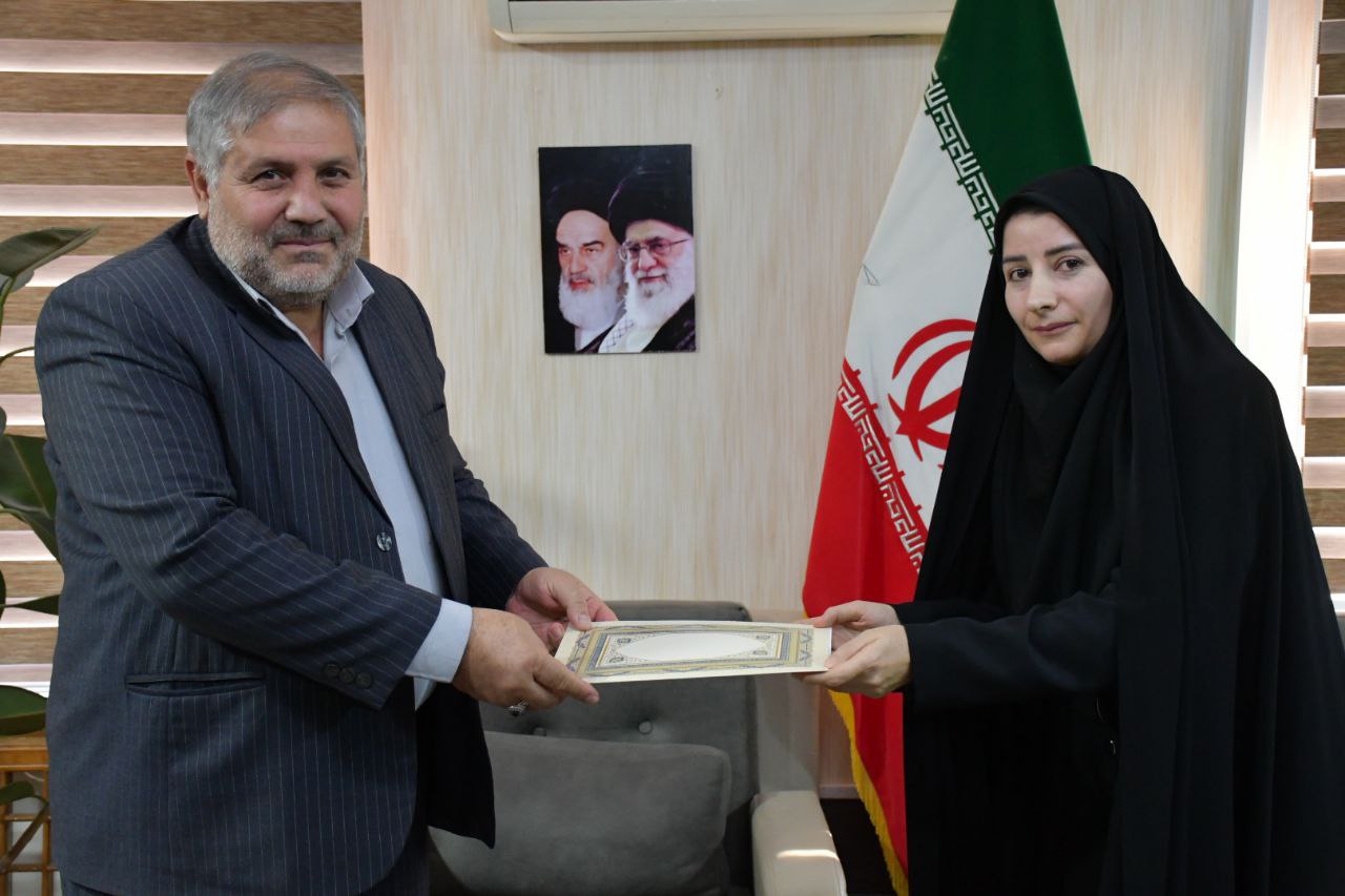 تجلیل نادر کاظمی فرماندار شهرستان ماکو از بانوان شاغل در فرمانداری