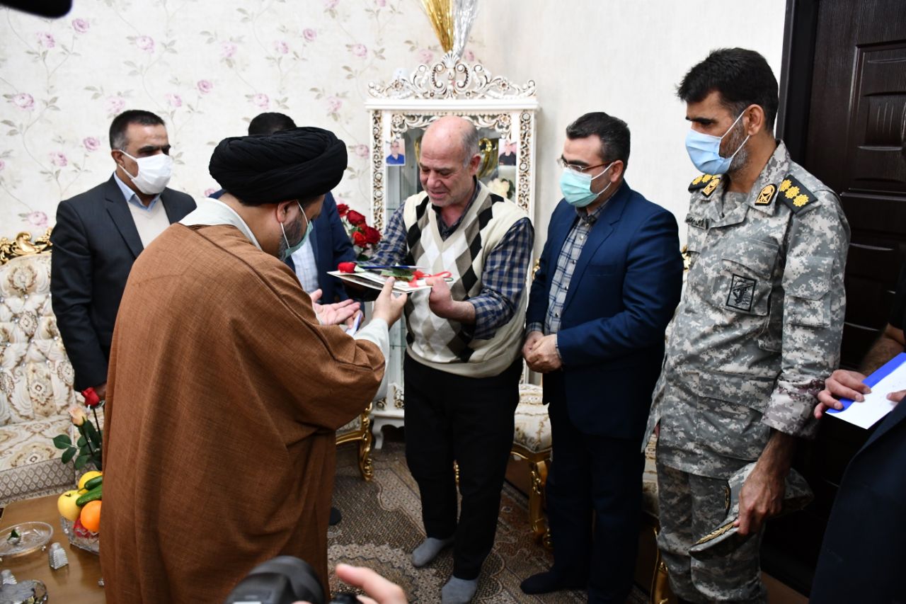 دیدار فرماندار شهرستان ماکو بهمراه امام جمعه و  اعضای شورای تامین شهرستان با جانباز ۷۰ درصد سید رضا حسن زاده