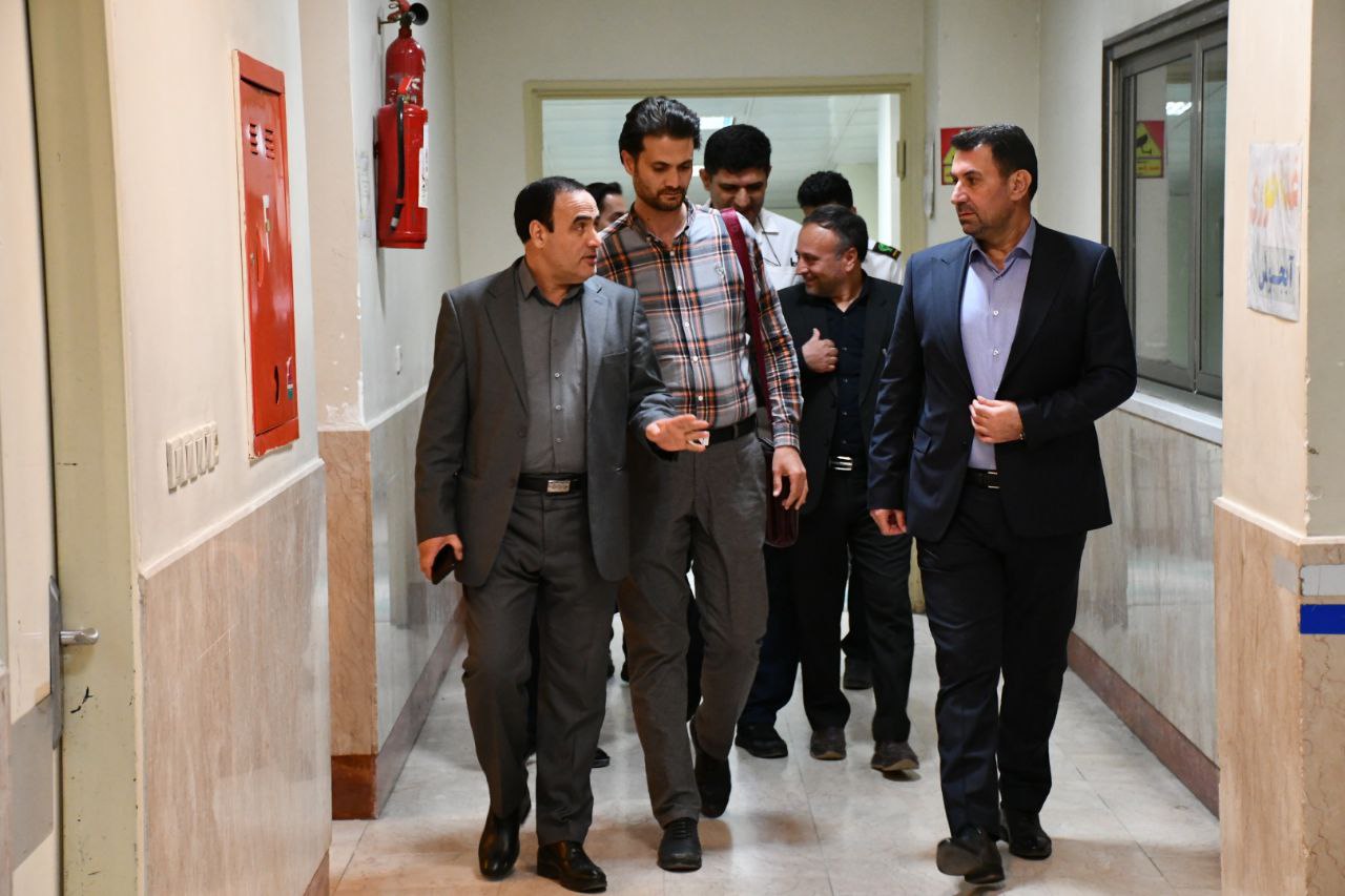 بازدید شبانه دکتر رامین موحدی فرماندار شهرستان ماکو به همراه معاونین از اورژانس بیمارستان فجر جهت بررسی مسائل و مشکلات